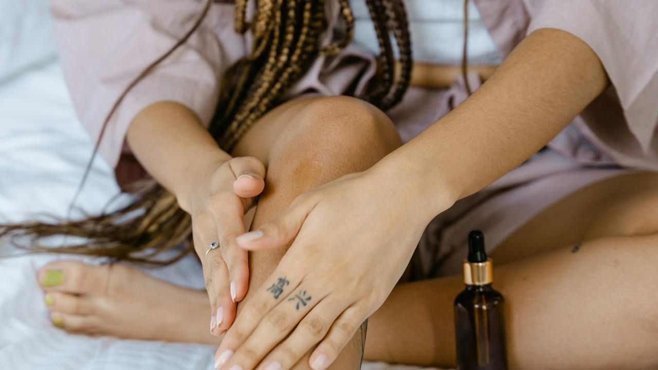 Body Lotion Dulu atau Body Serum? Ini Urutan Pemakaian yang Benar