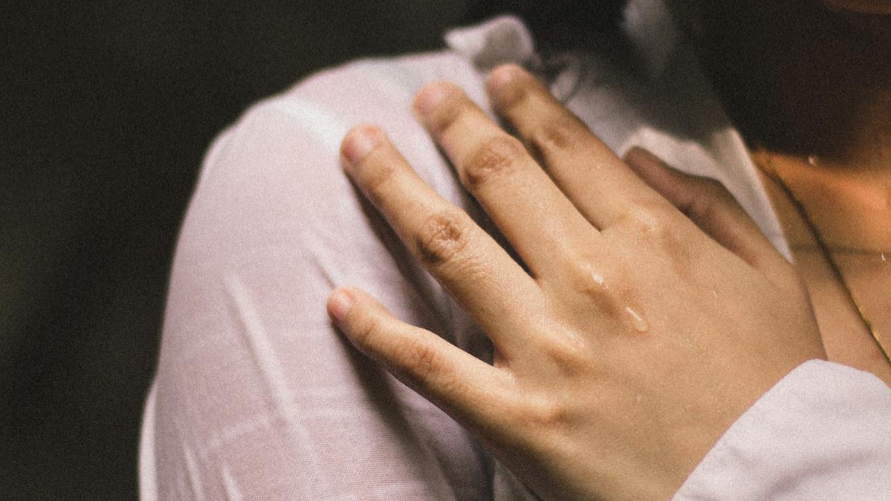 Pakai Body Serum Saat Kulit Masih Basah atau Kering?