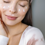 Sering Bikin Muka Berminyak? Ini 3 Kesalahan Saat Menggunakan Moisturizer