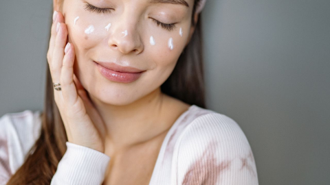 Sering Bikin Muka Berminyak? Ini 3 Kesalahan Saat Menggunakan Moisturizer