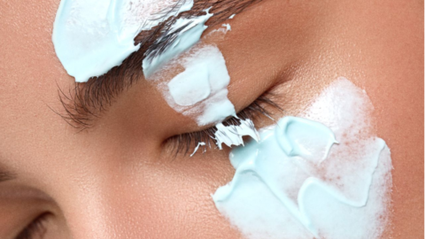 4 Kesalahan Pake Moisturizer yang Malah Bikin Lengket & Mengelupas