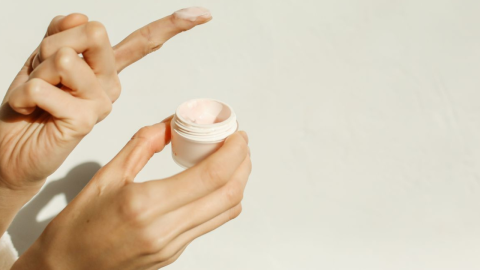 Cara Memilih Moisturizer untuk Kulit Kering dan Kusam Agar Bebas Bersisik
