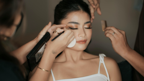 Cara Mengatasi Cushion Abu-Abu di Kulit Sawo Matang