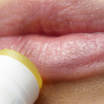 Penyebab Lipstik Bikin Bibir Makin Kering & Cara Mengatasinya